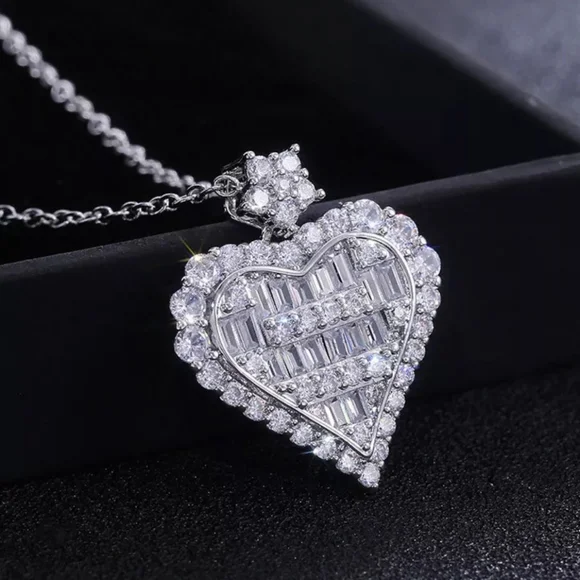 🎀18k Aesthetic Diamond Heart Pendant - Picture 2 of 7